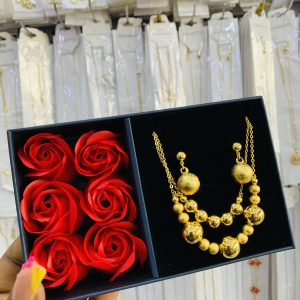 YUE MING gold set with exact box