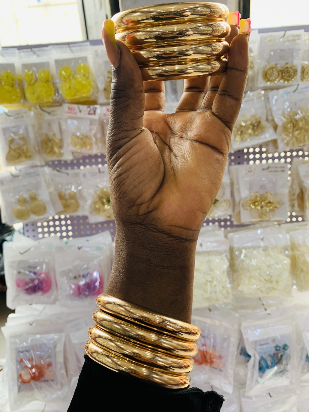 4in Lumina gold fashion bangle - Image 3