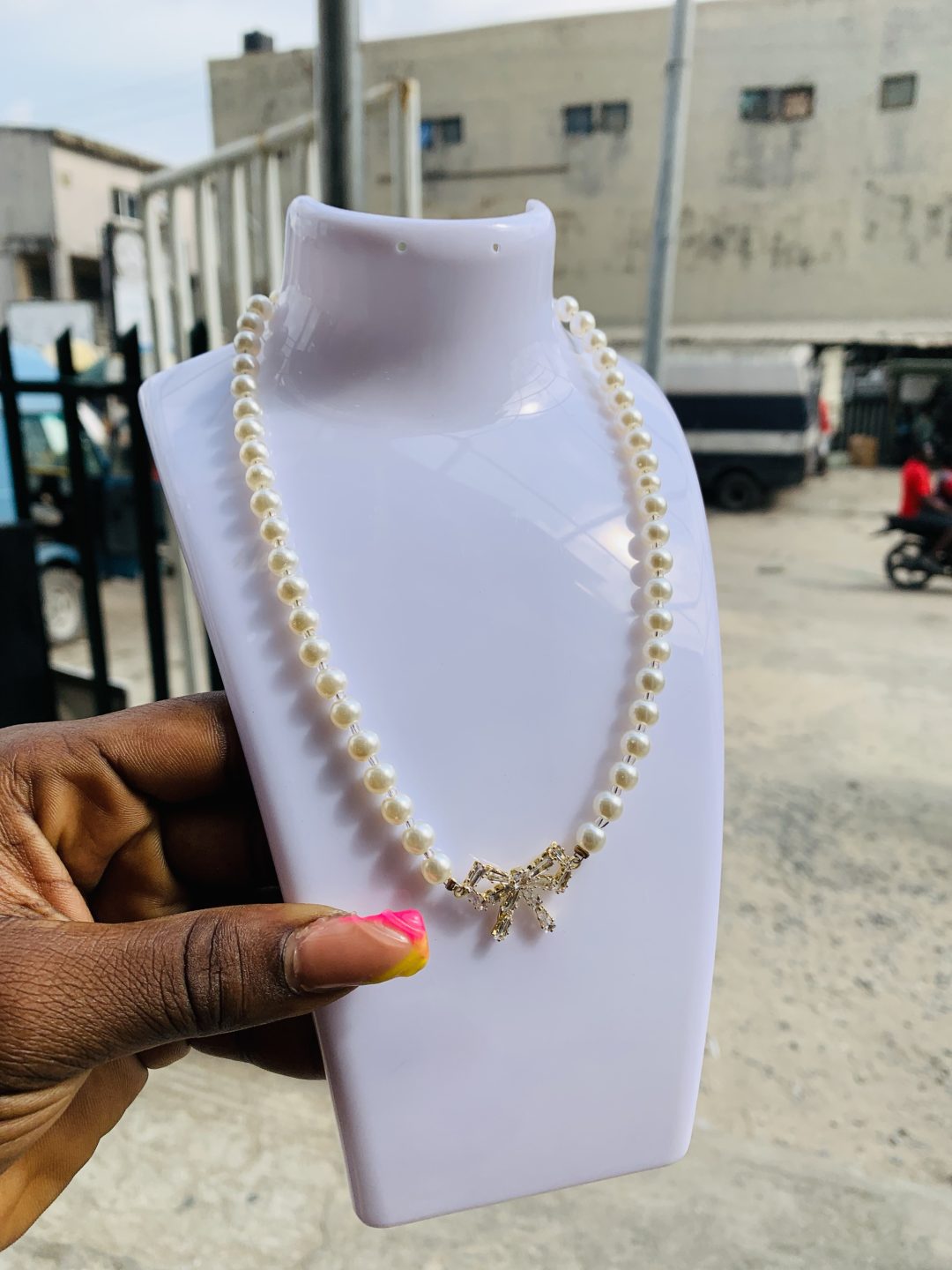Bow tie pearl necklace - Image 2