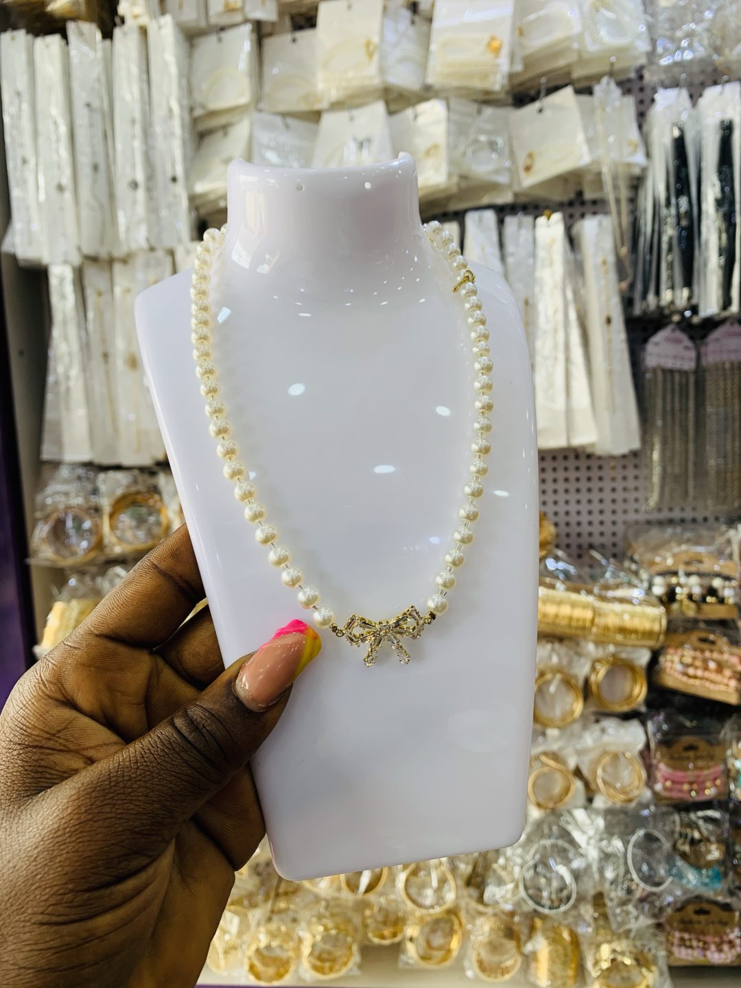 Bow tie pearl necklace - Image 3