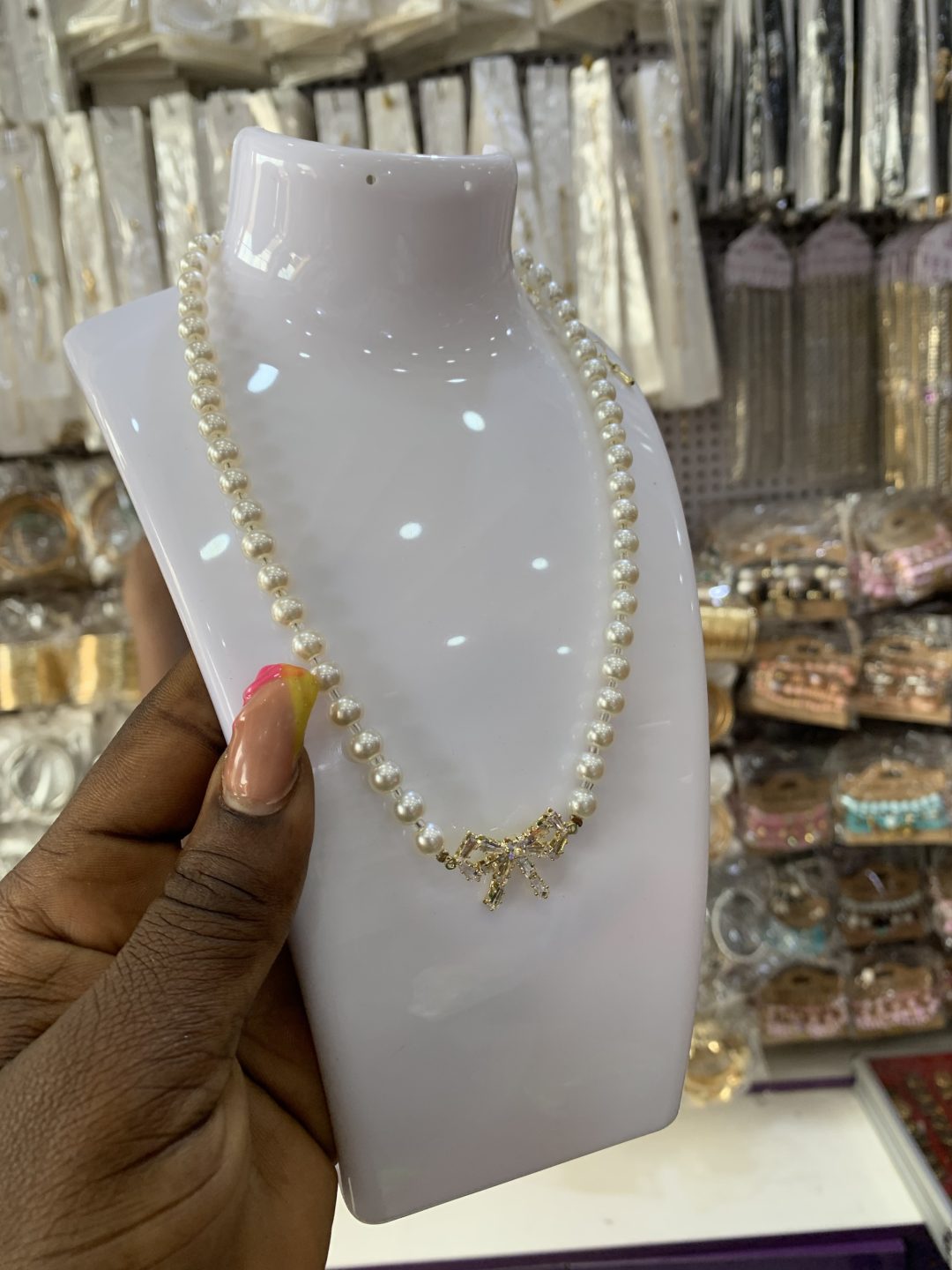 Bow tie pearl necklace - Image 4