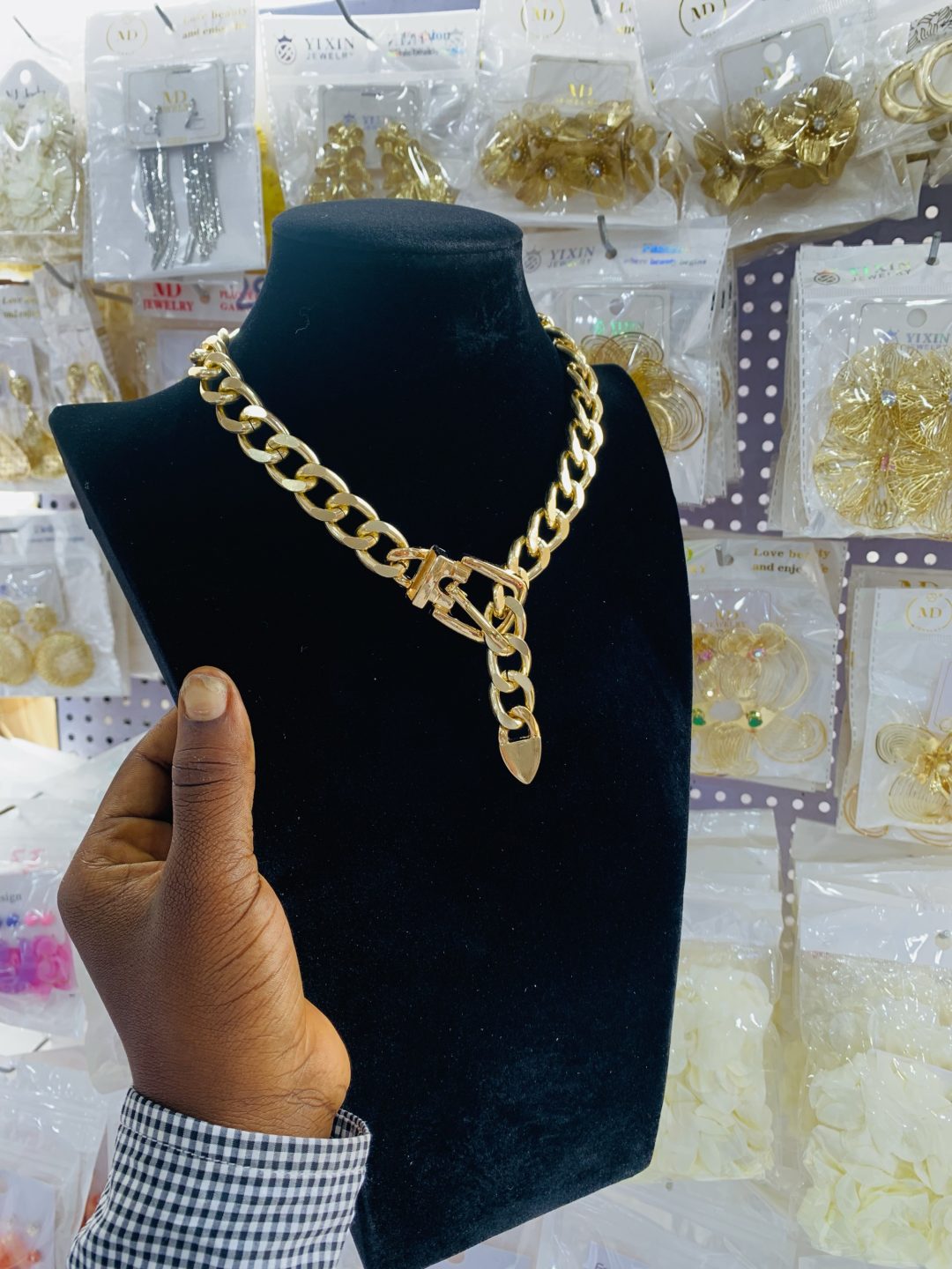 Cuban linked gold necklace - Image 6
