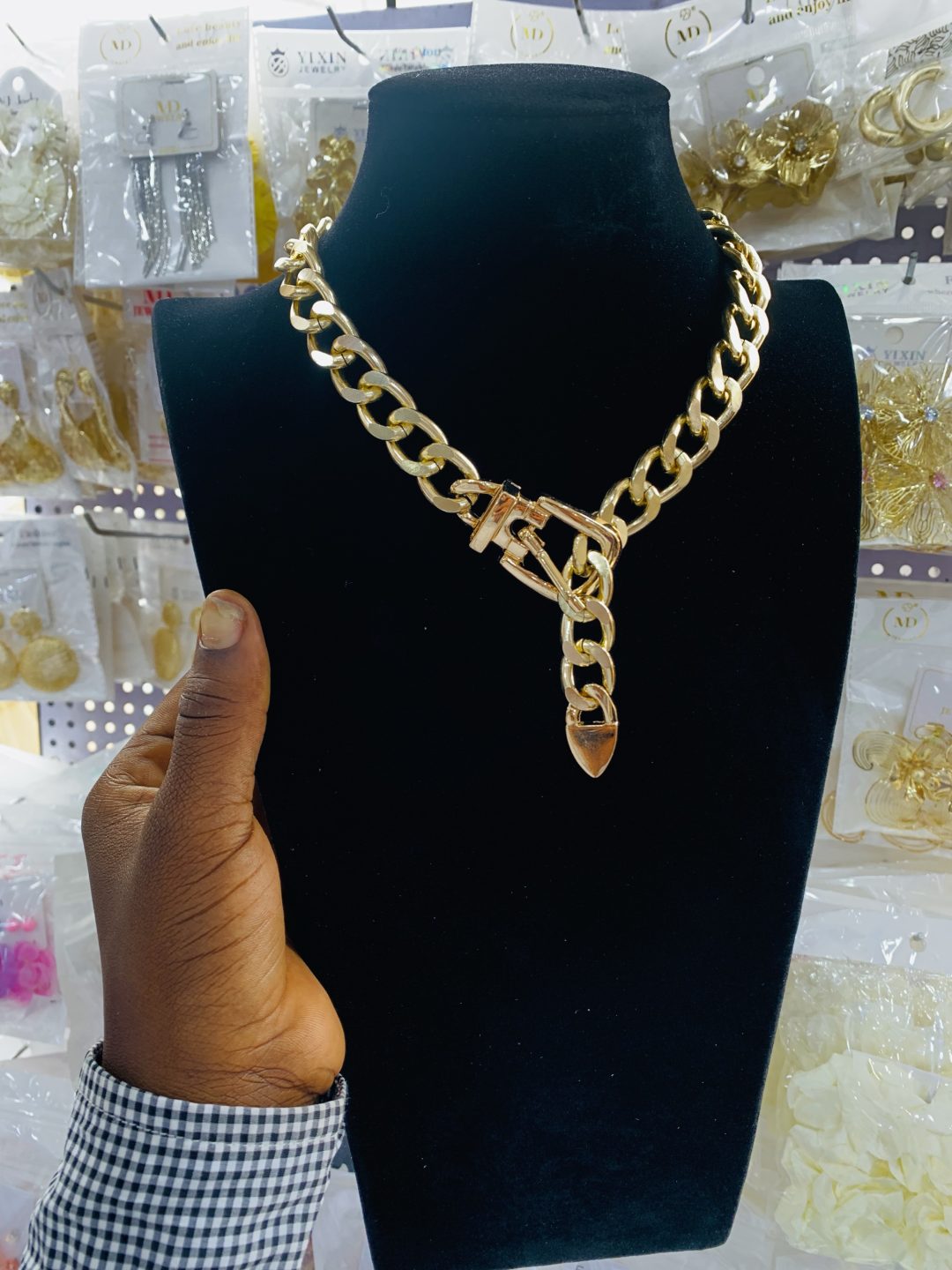 Cuban linked gold necklace - Image 5