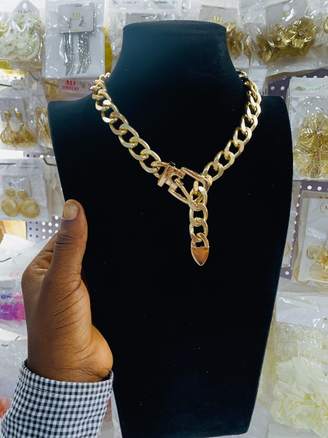 Cuban linked gold necklace - Image 3