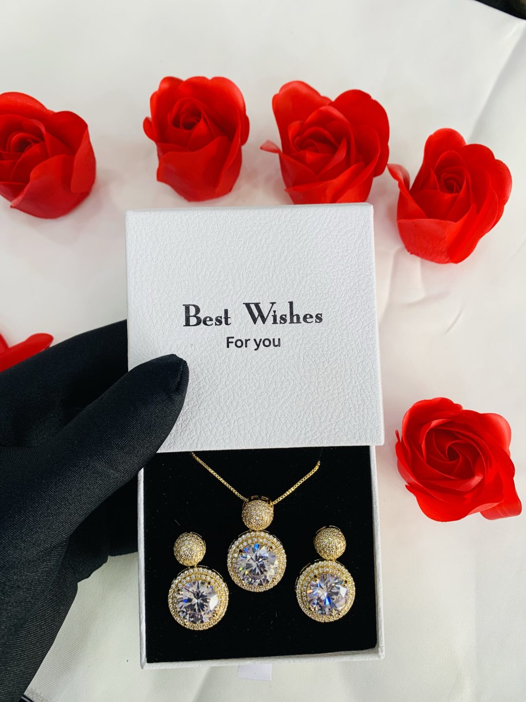 We lady set with best wishes box