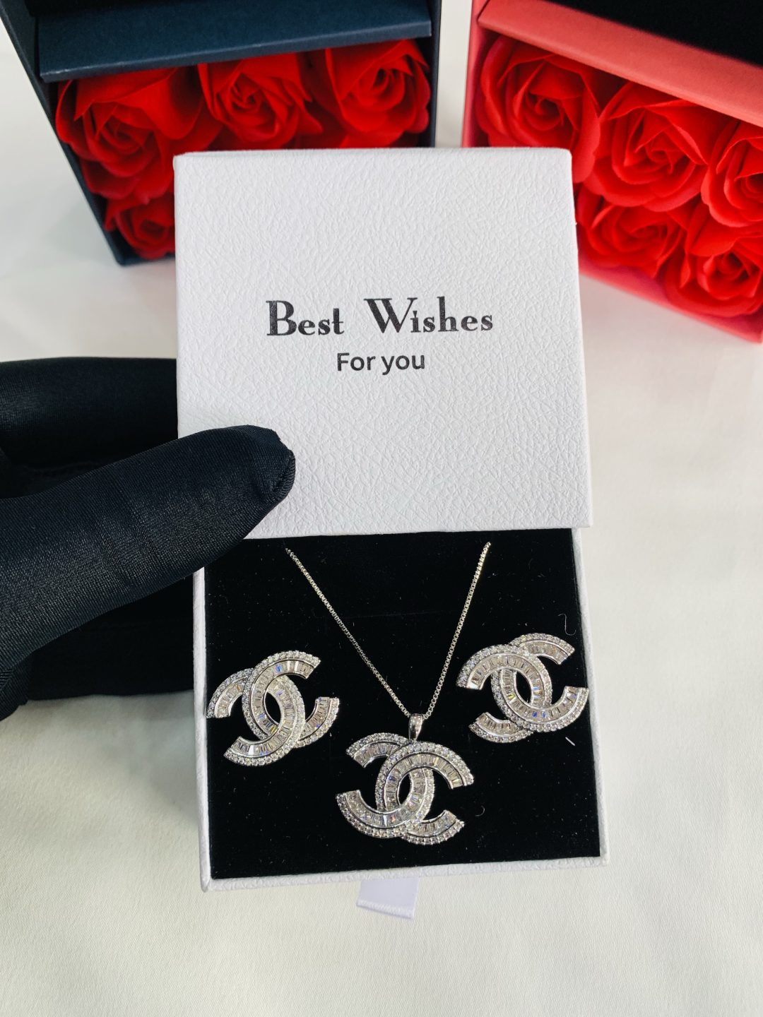 We lady set with best wishes box