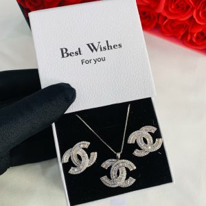 We lady set with best wishes box