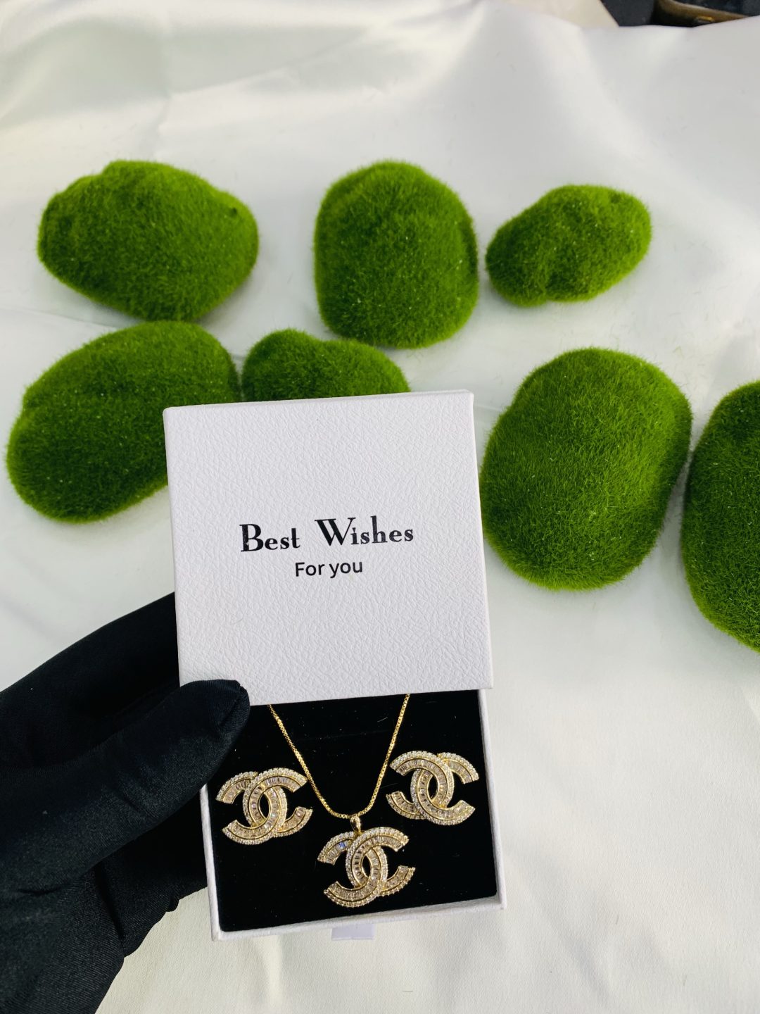 We lady set with best wishes box