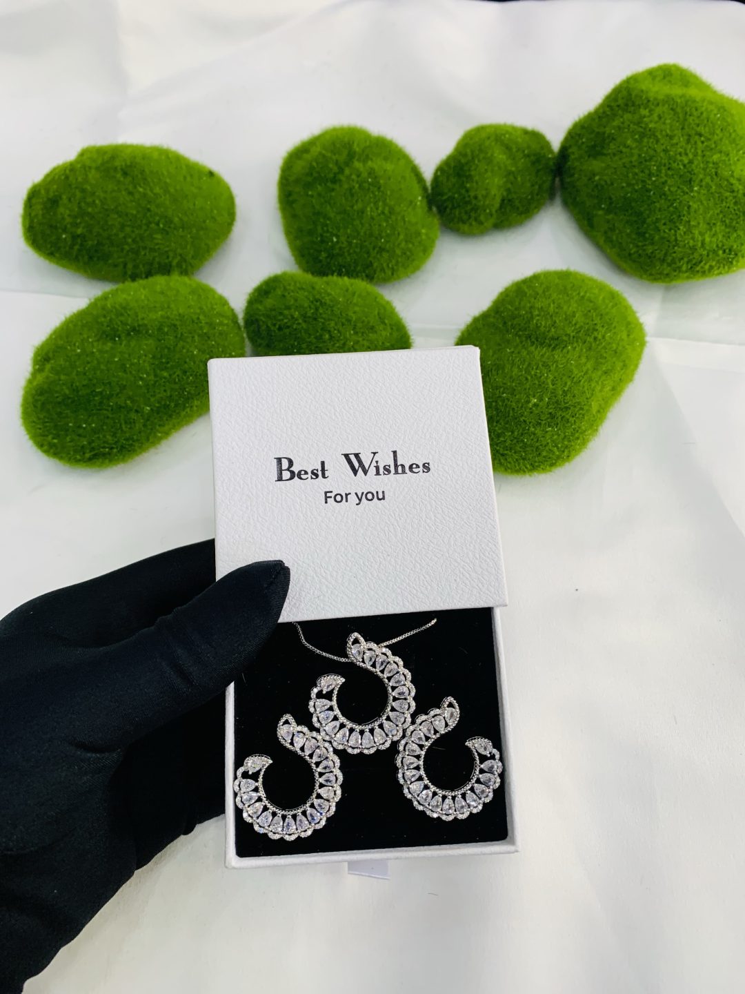We lady set with best wishes box