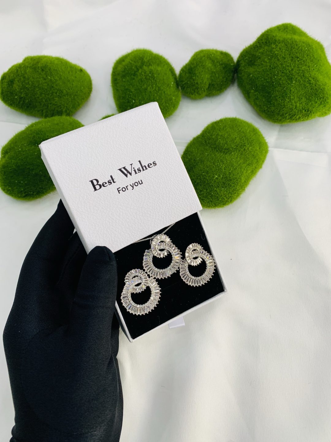 We lady set with best wishes box