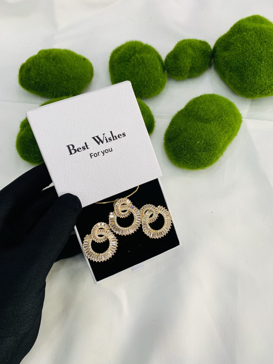 We lady set with best wishes box