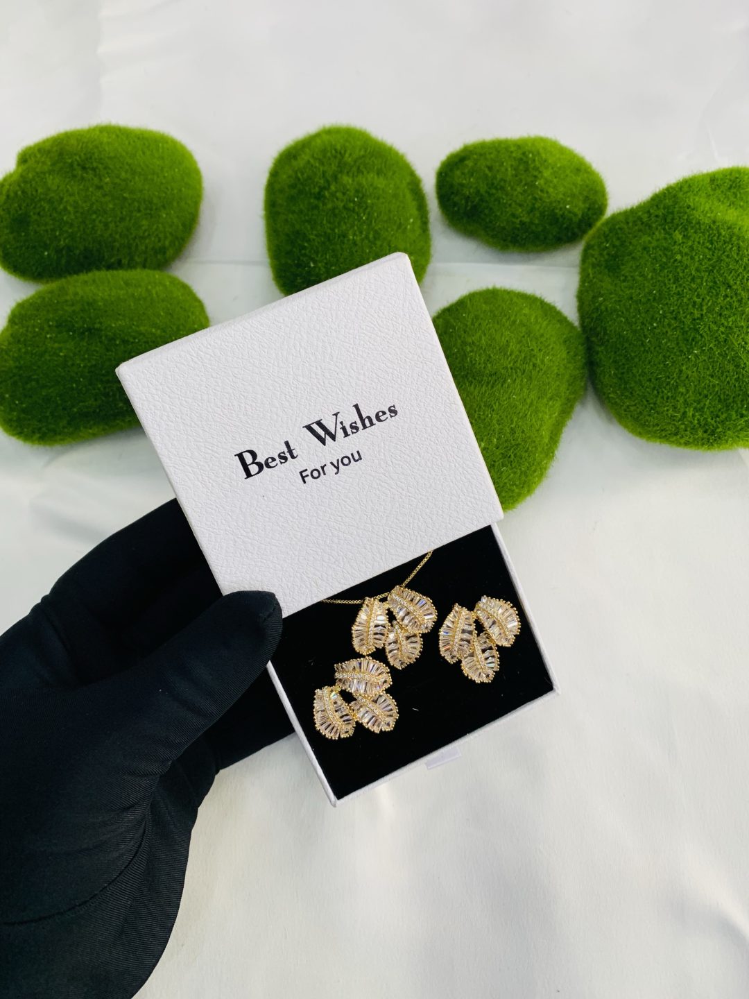 We lady set with best wishes box
