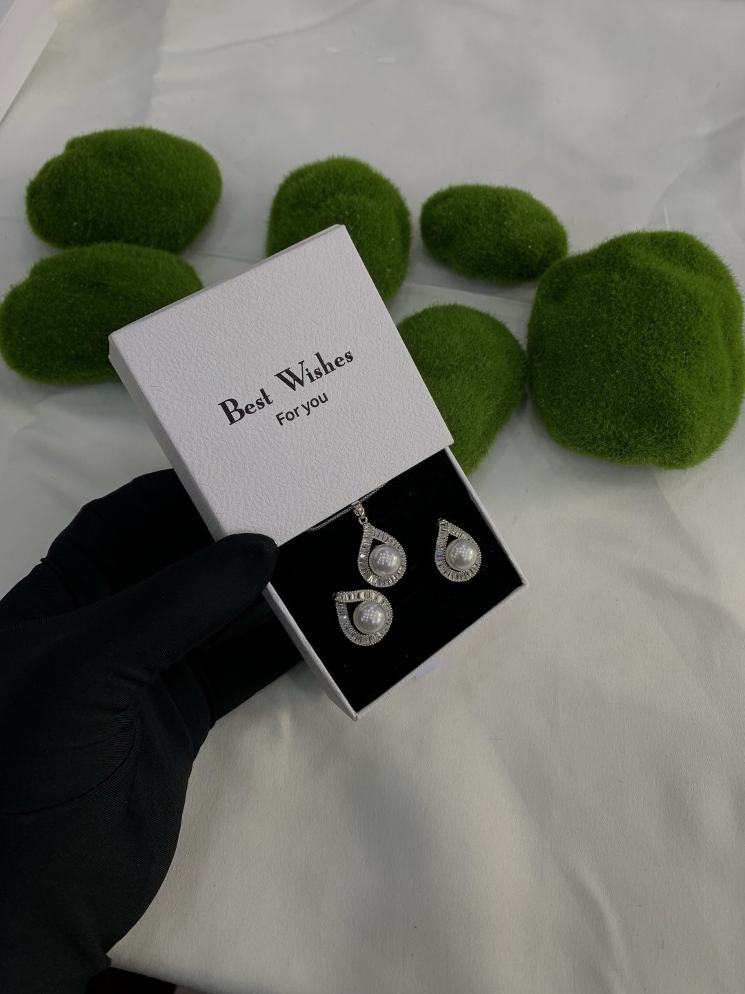 We lady set with best wishes box