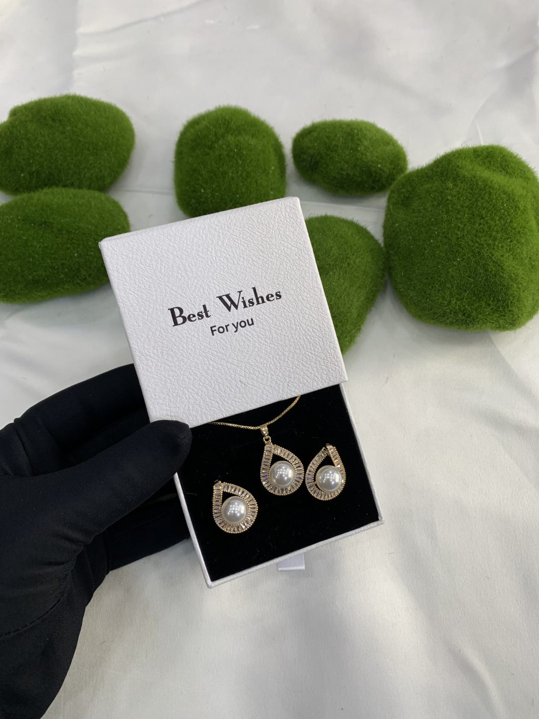 We lady set with best wishes box