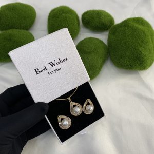We lady set with best wishes box