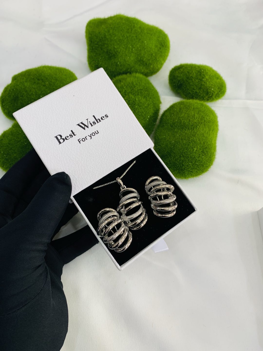 We lady set with best wishes box
