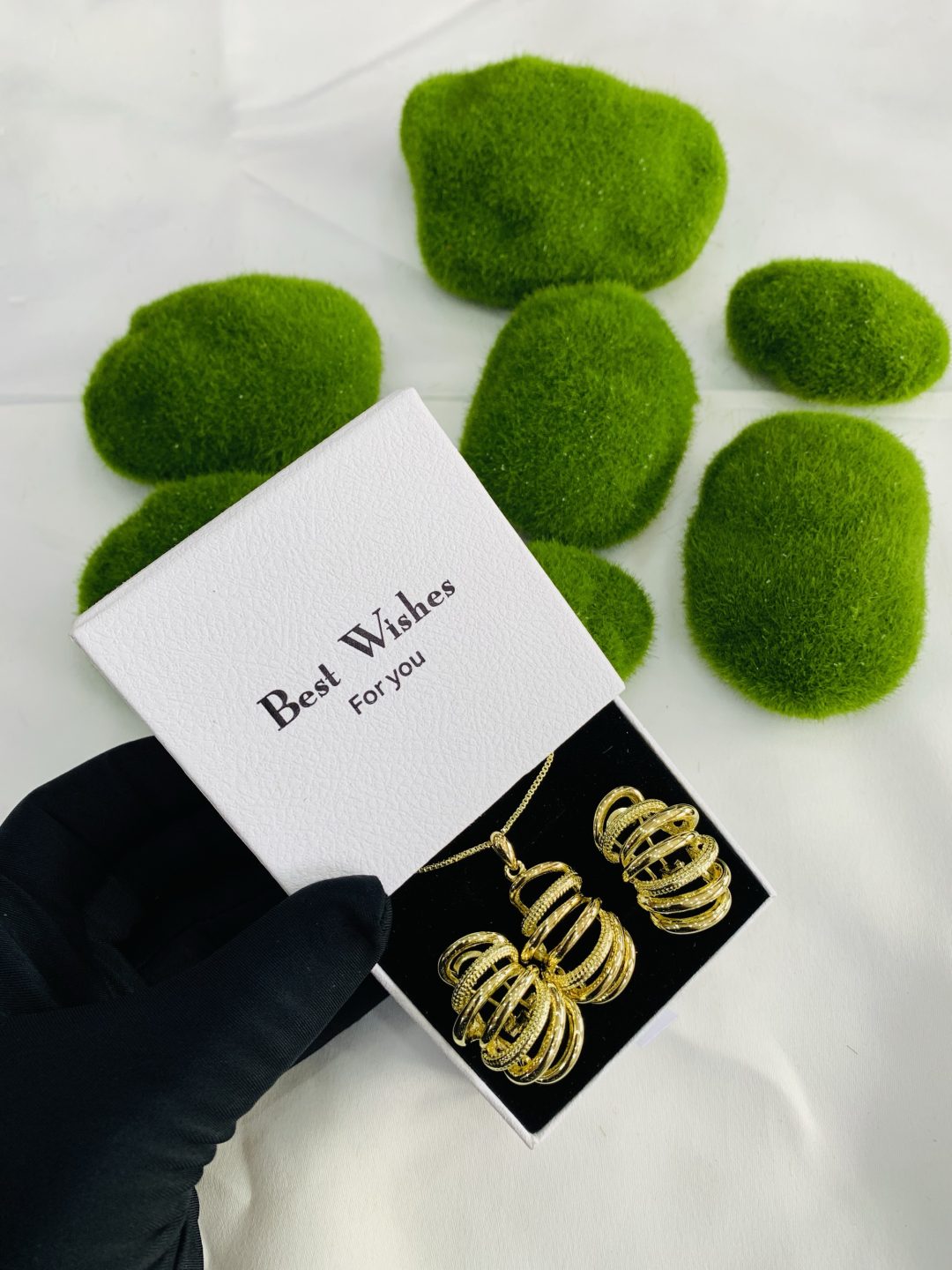 We lady set with best wishes box