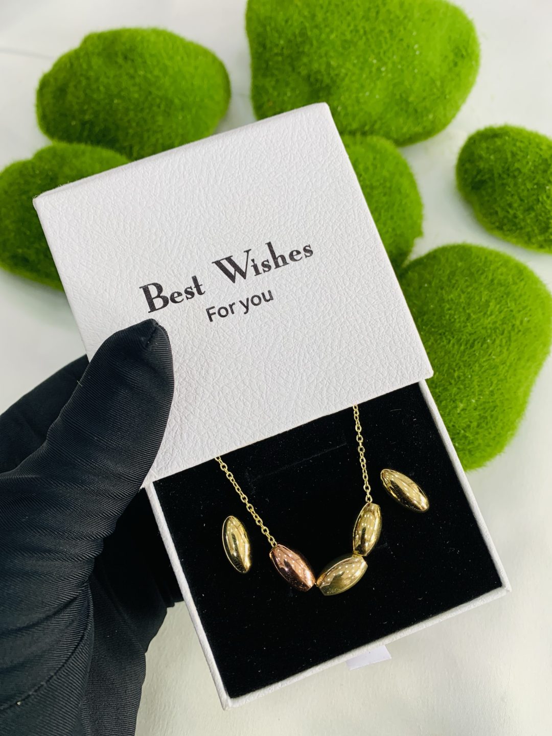 We lady with best wishes box