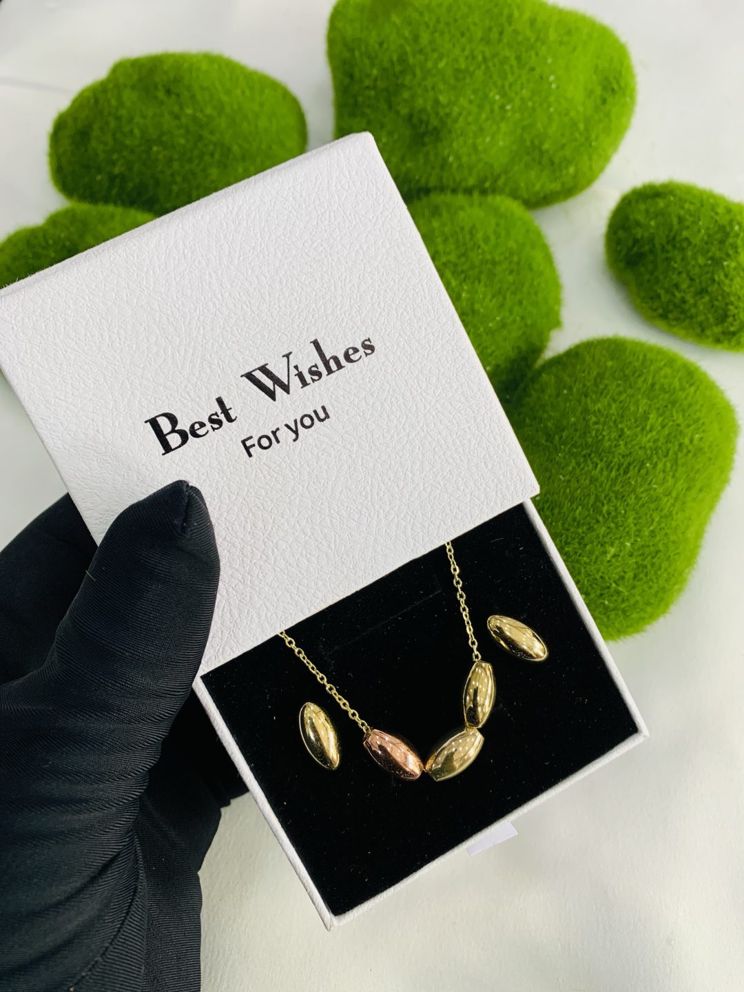 We lady with best wishes box - Image 2