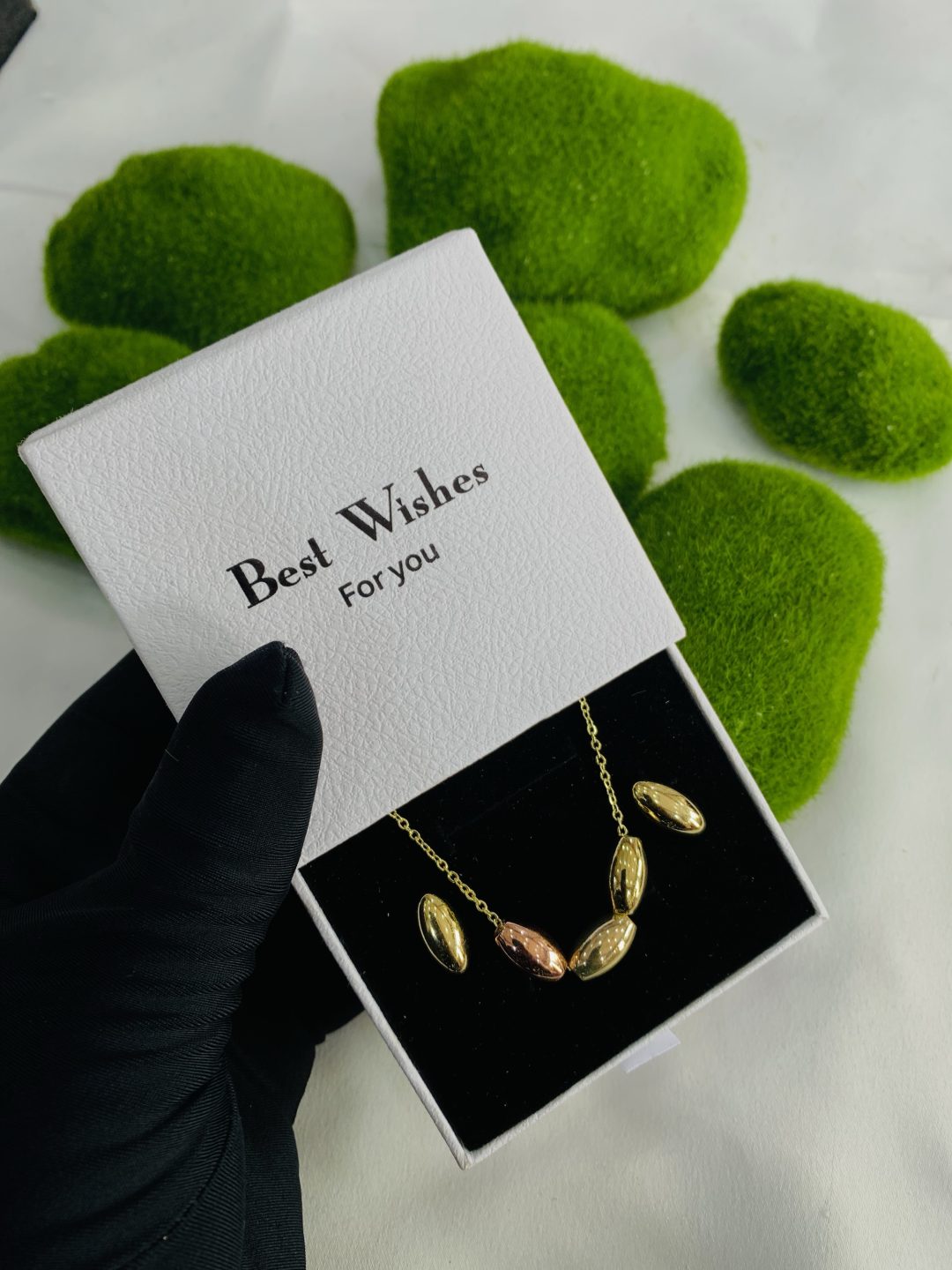 We lady with best wishes box - Image 5