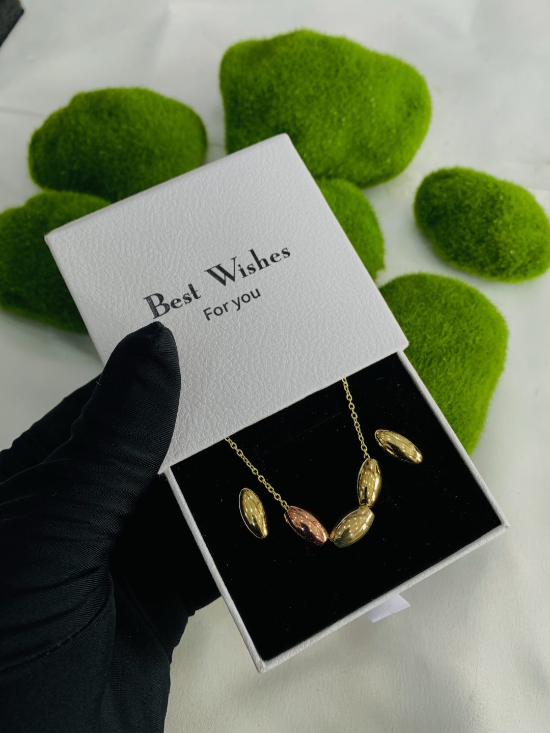 We lady with best wishes box - Image 6