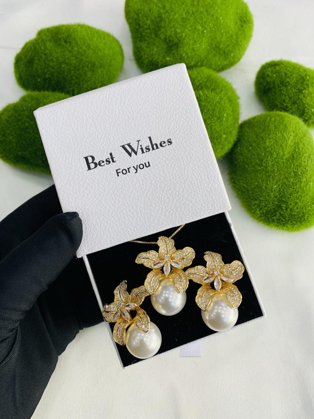We lady set with best wishes box