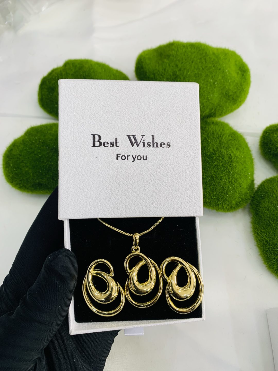 We lady set with best wishes box 008