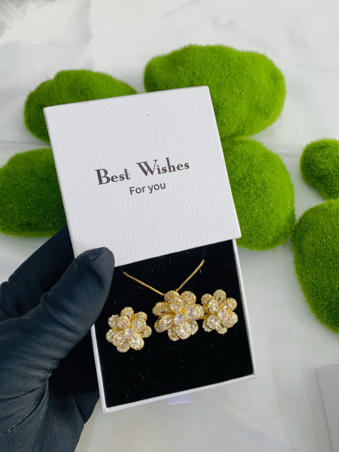 We lady set with best wishes box 007
