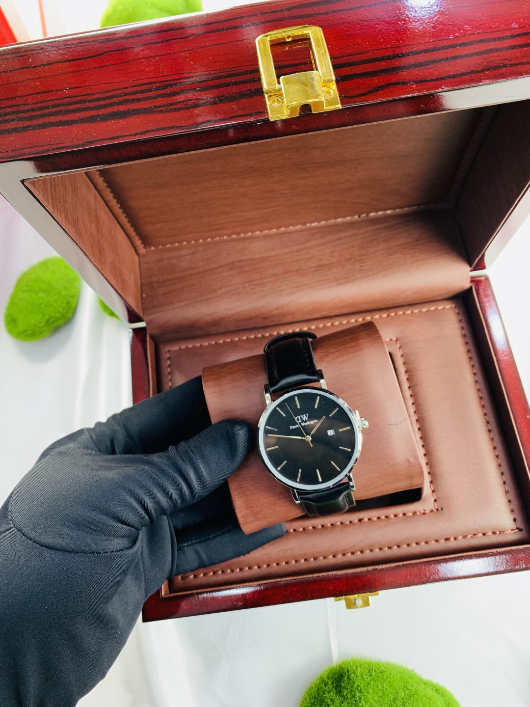 Daniel Wellington luxury leather strap with exact box