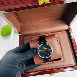 Daniel Wellington luxury leather strap with exact box