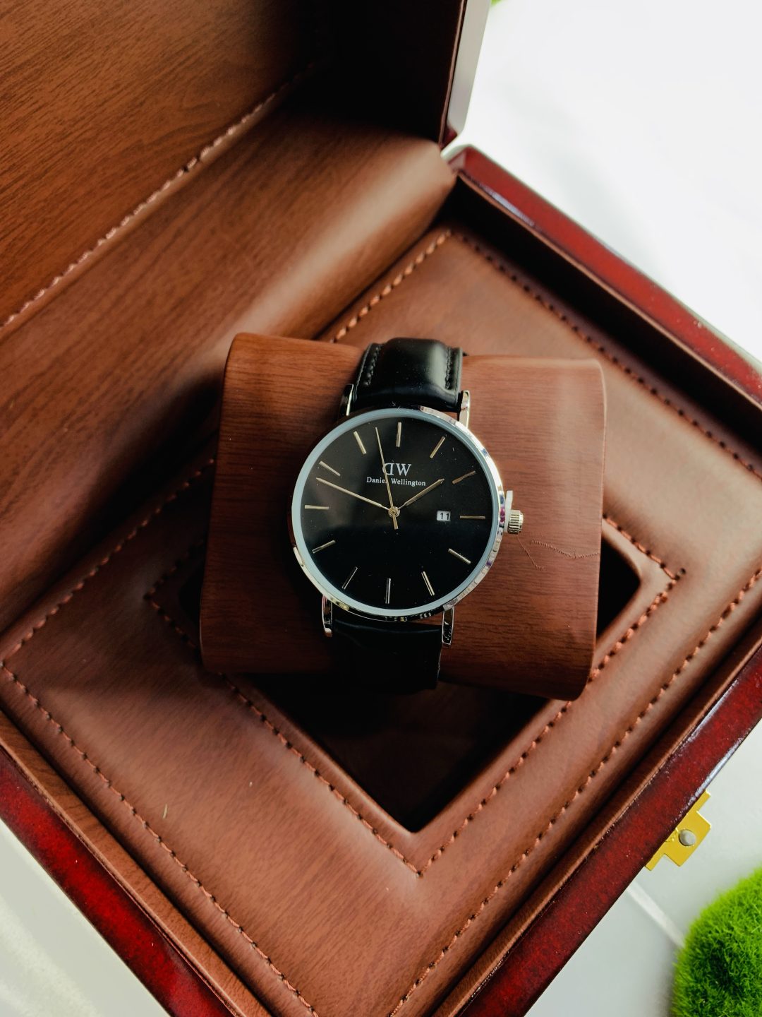 Daniel Wellington luxury leather strap with exact box - Image 3