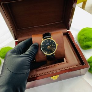 Daniel Wellington with plastic box