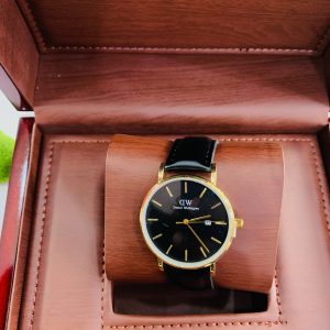 Daniel Wellington with plastic box