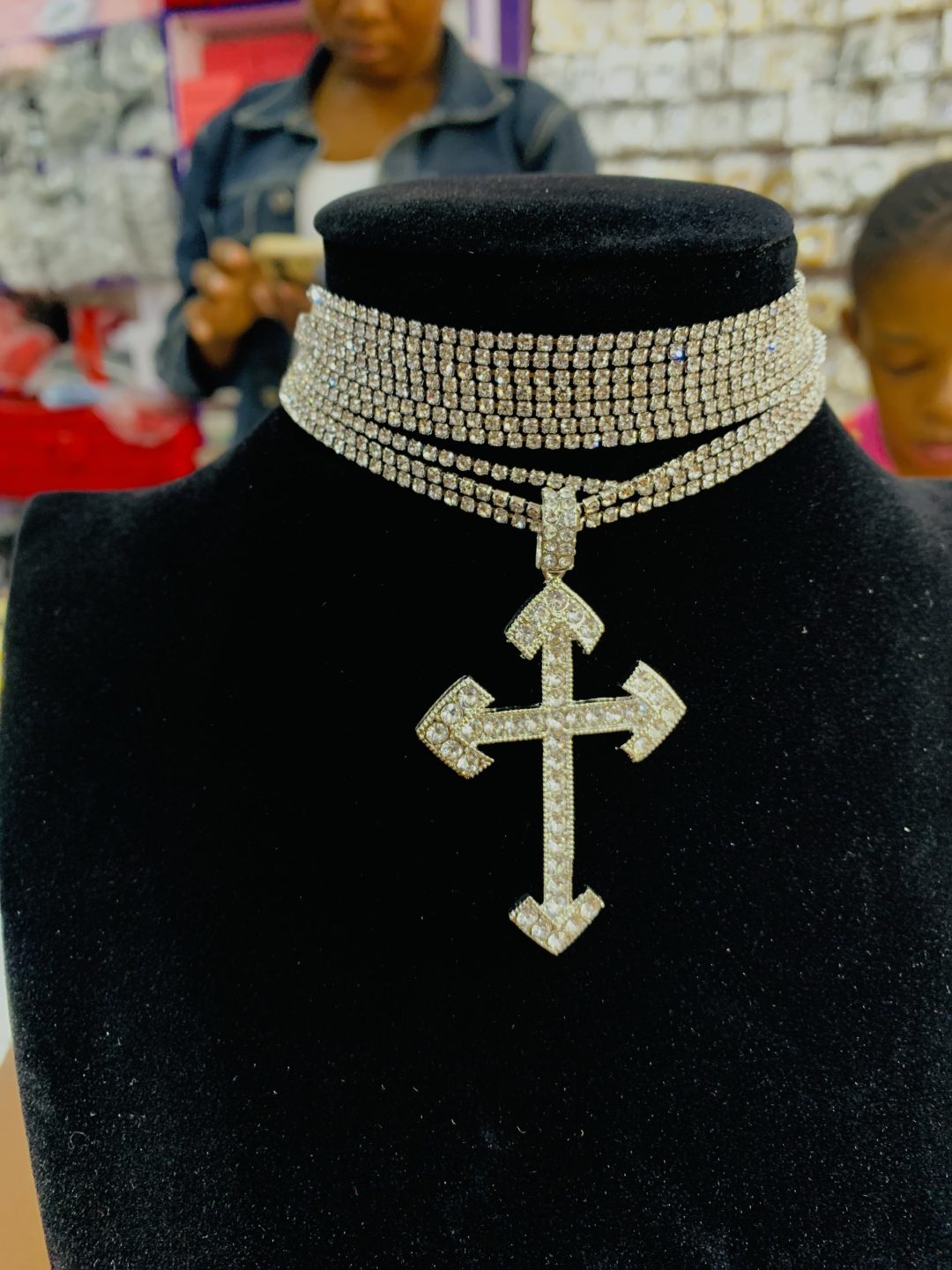 Elegance eternelle silver cross choker - Image 2