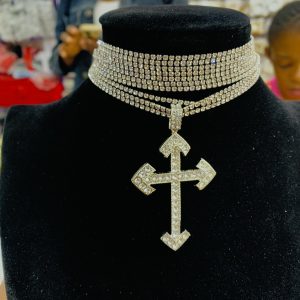Elegance eternelle silver cross choker