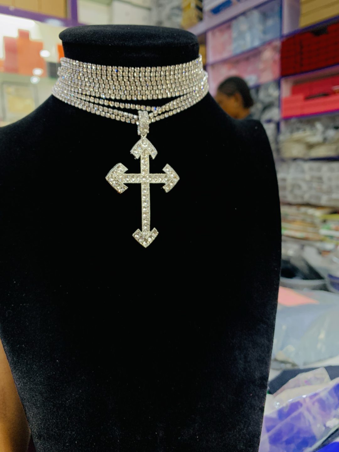Elegance eternelle silver cross choker - Image 3