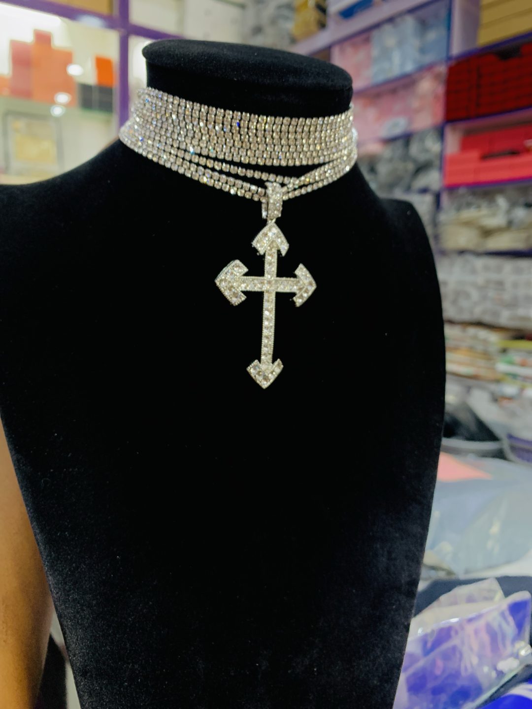 Elegance eternelle silver cross choker - Image 4
