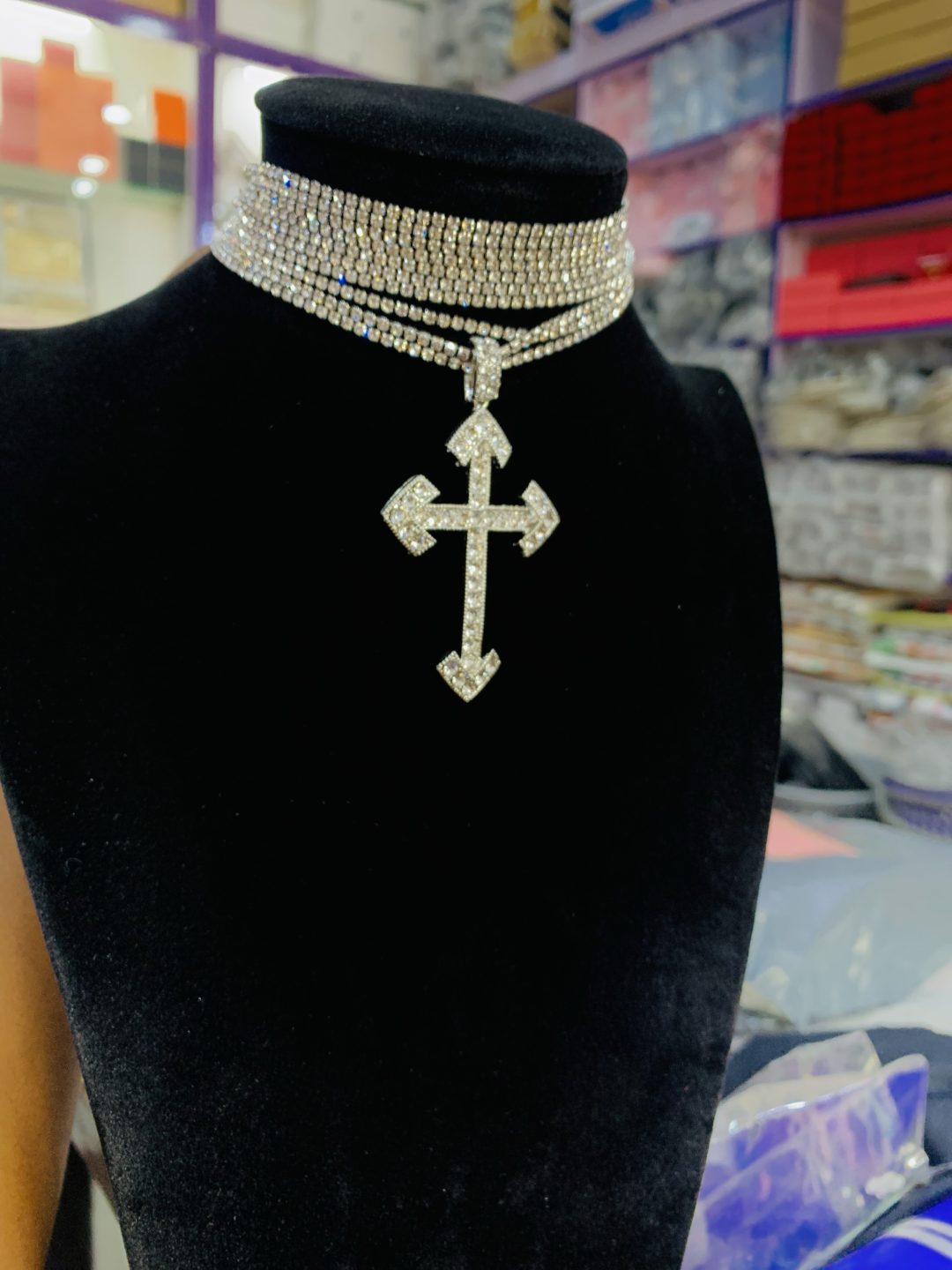 Elegance eternelle silver cross choker - Image 5