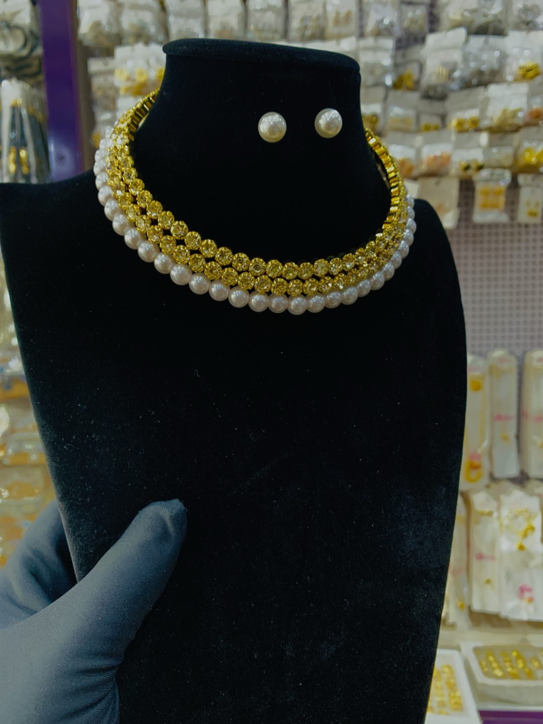 Nocturne gold choker