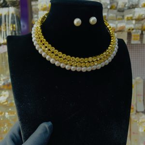 Nocturne gold choker