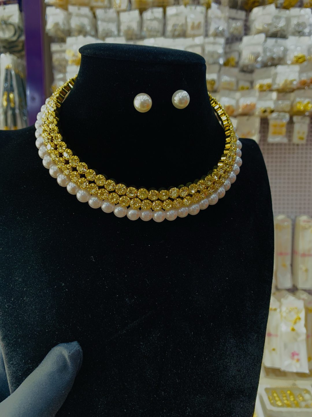 Nocturne gold choker - Image 3