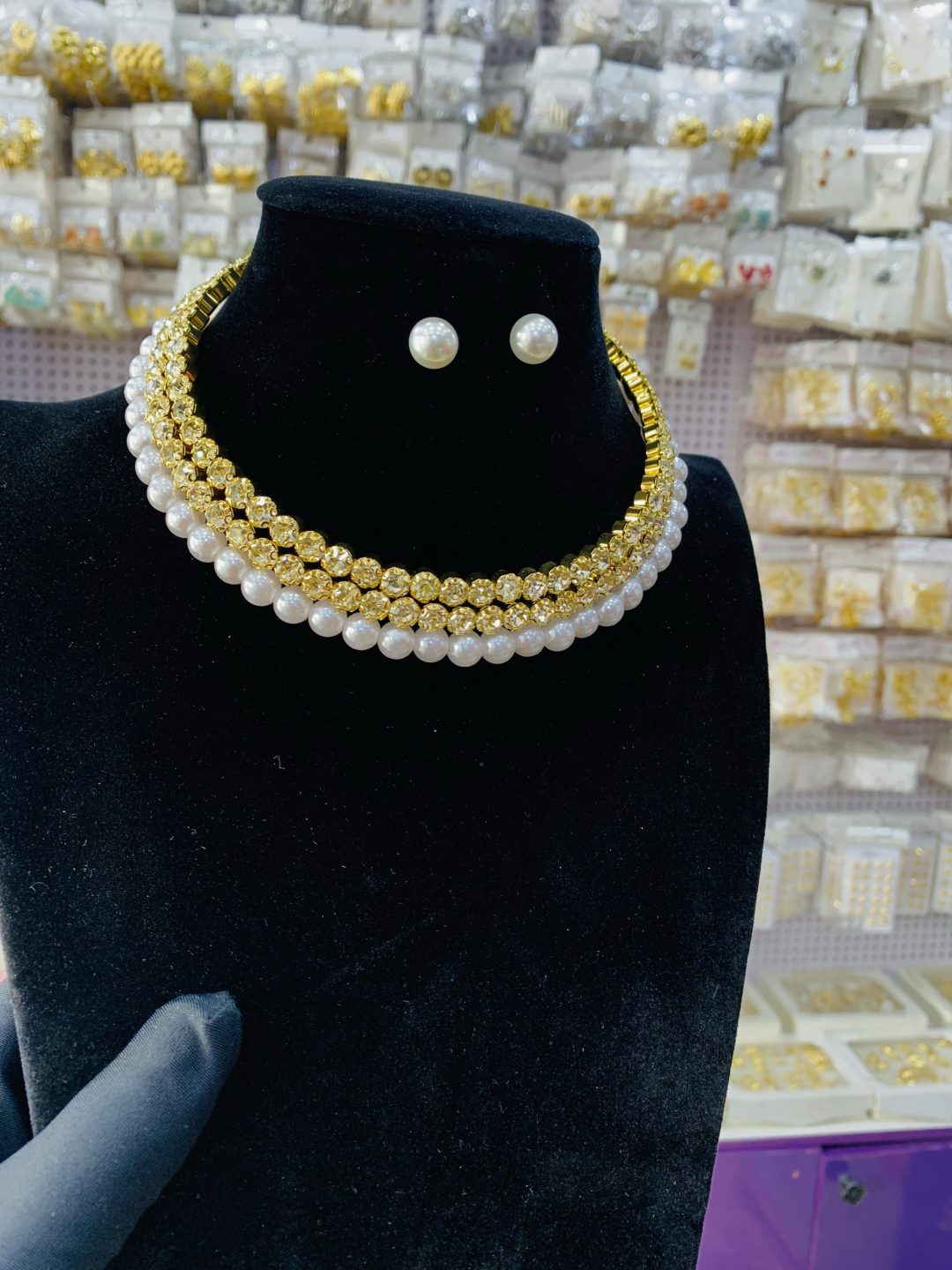 Nocturne gold choker - Image 6