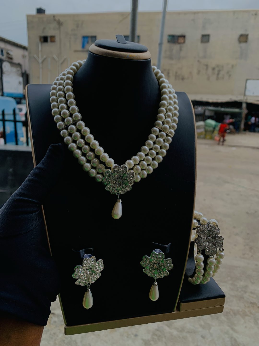 Sparkles drops silver pearl set - Image 2