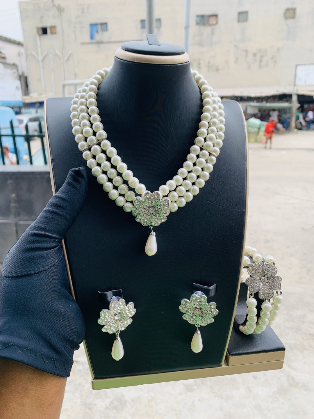 Sparkles drops silver pearl set