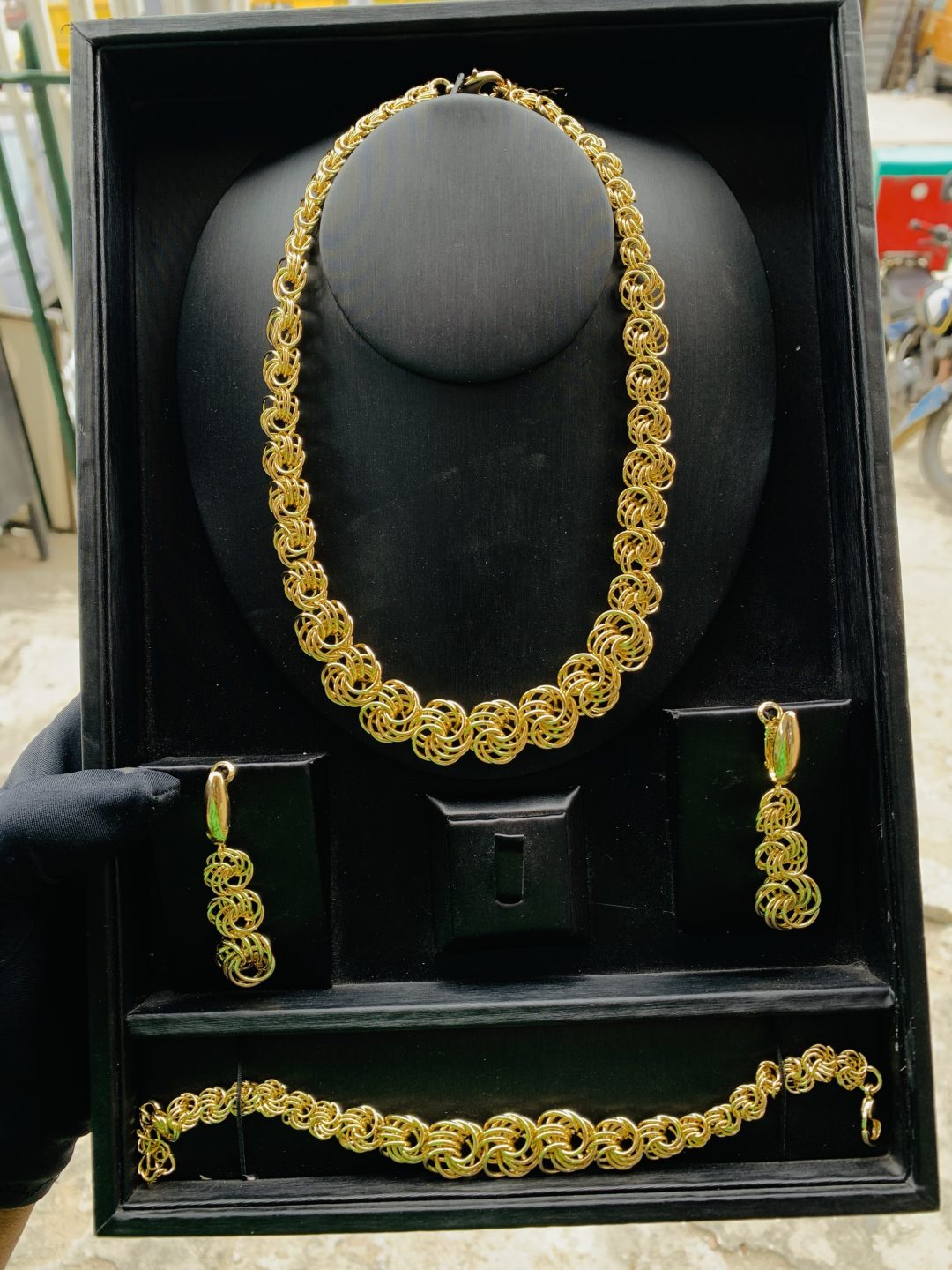 Dangle Delights gold set - Image 4
