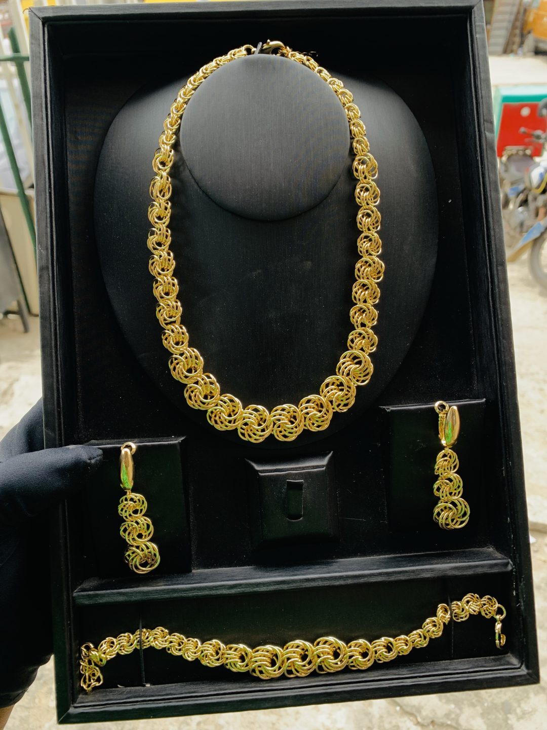 Dangle Delights gold set - Image 2