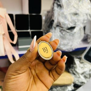 Engraved gold oval stoned necklace