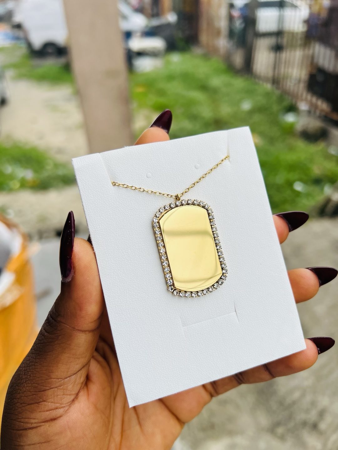 Engraved gold square stoned necklace - Image 2