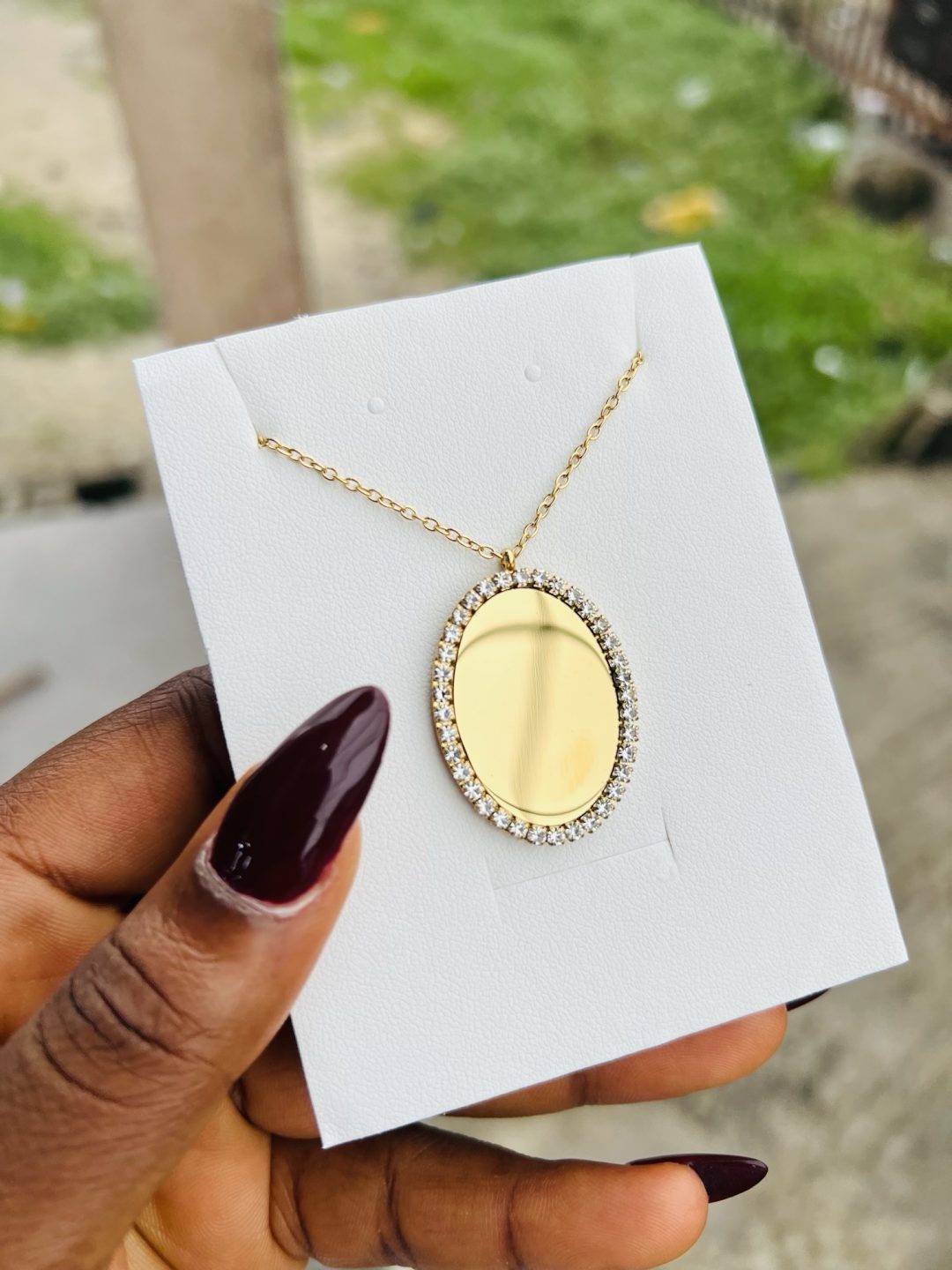 Engraved gold oval stoned necklace