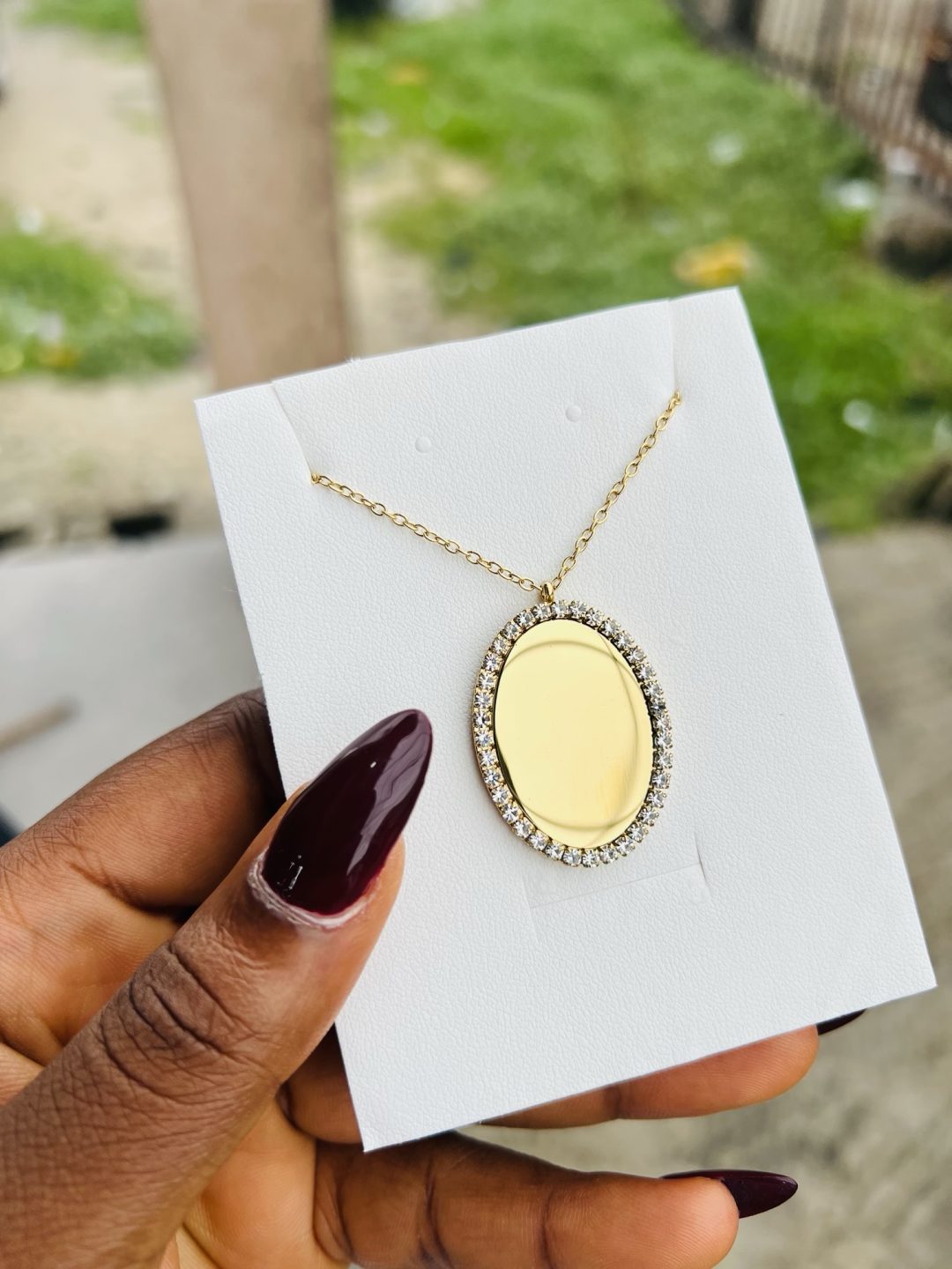 Engraved gold oval stoned necklace - Image 2